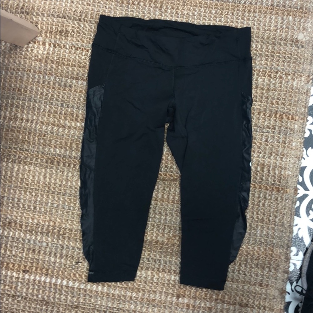 NWOT never worn lululemon crops